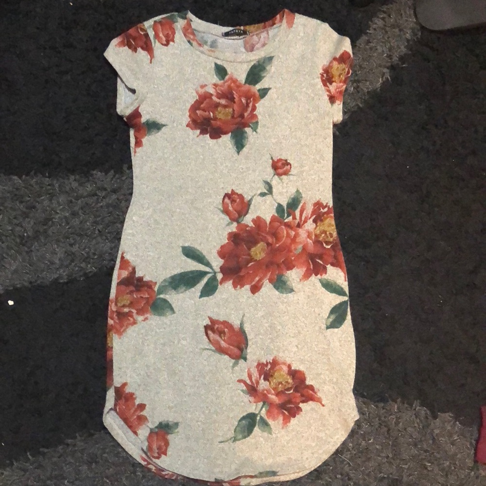 Tight flower print dress🌸